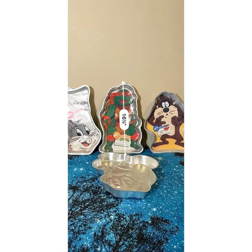 Wilton Vintage Cake Pan Lot of 4 Tmnt, bugs bunny, Mickey, Taz,